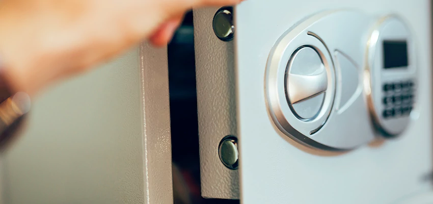 Fingerprint Safe Openers in Malibu, CA